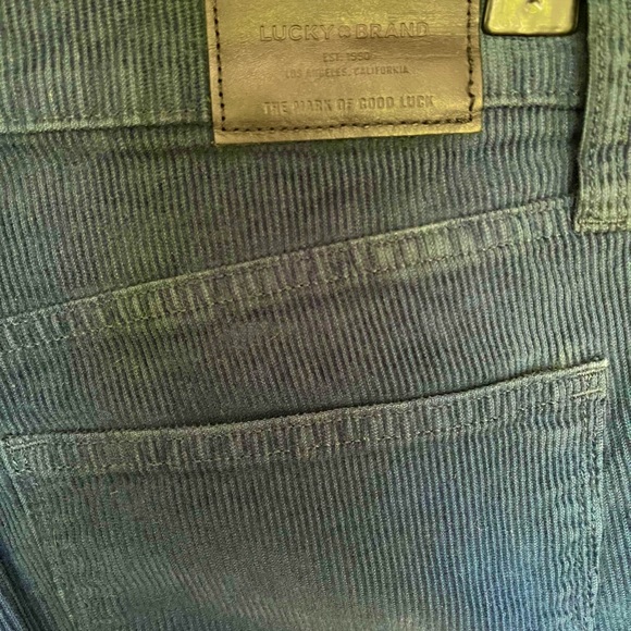 Lucky Brand Bridgette Crop Flare in blue corduroy. Size 28 (6) - Picture 6 of 10